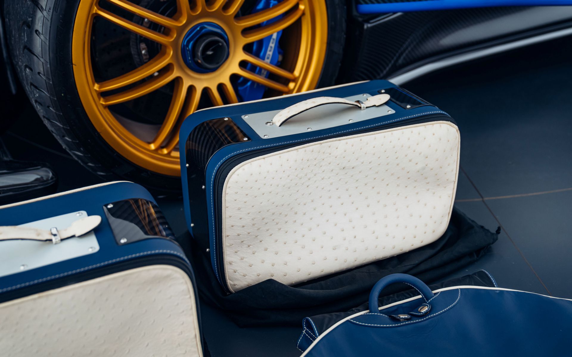 2011-Pagani-Zonda-Tricolore_1310730