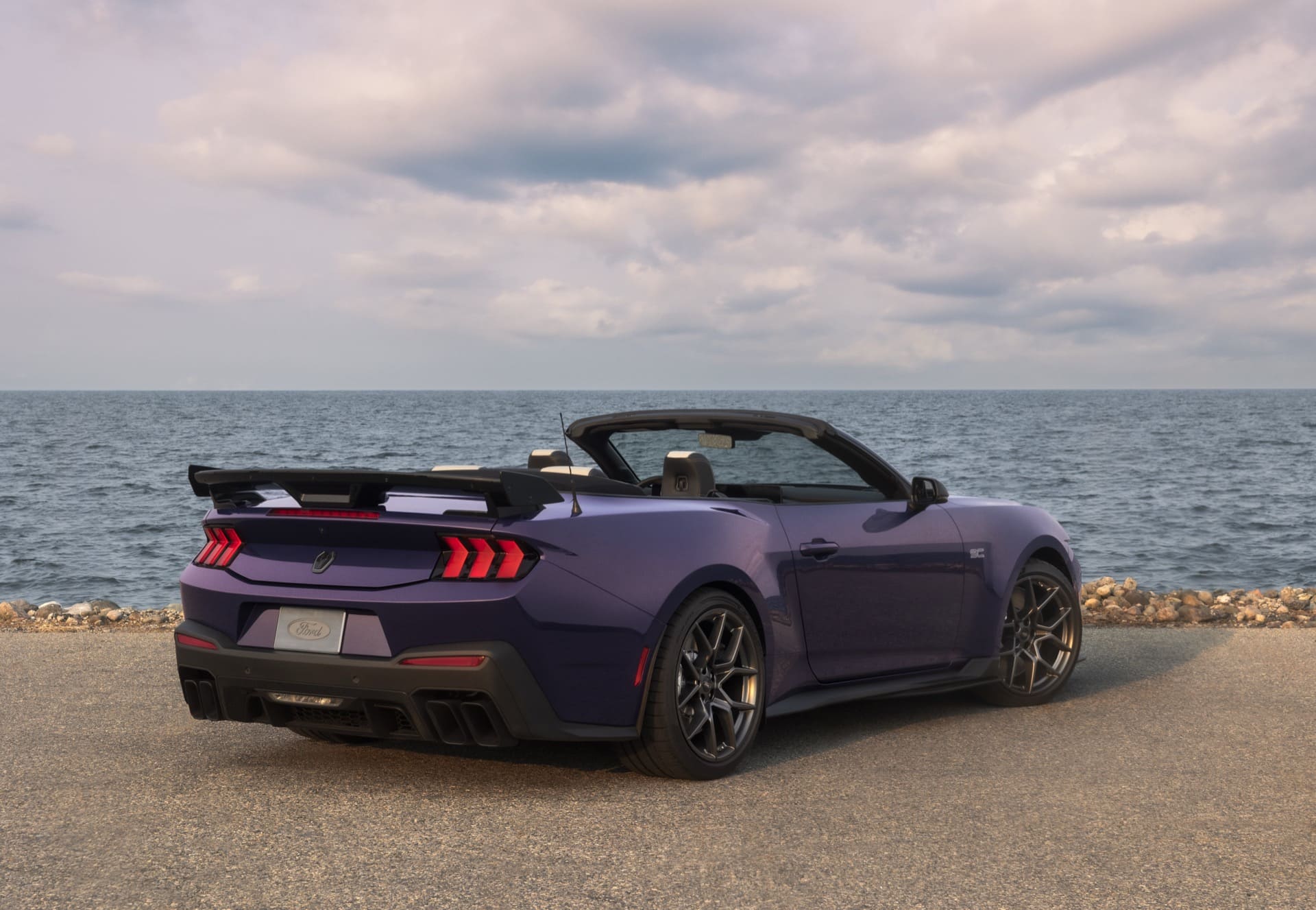 Ford_Mustang_Dark_Horse_SC_Convertible_19_142