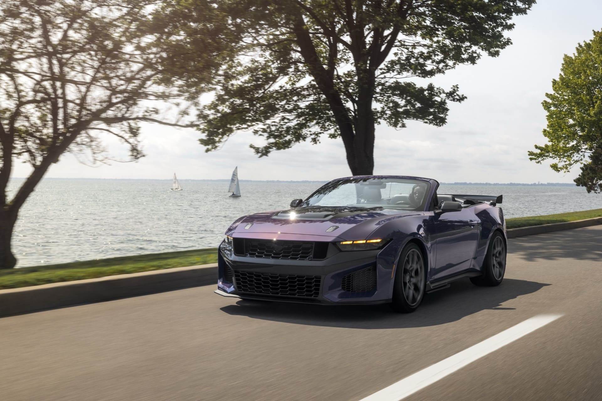Ford_Mustang_Dark_Horse_SC_Convertible_20_143