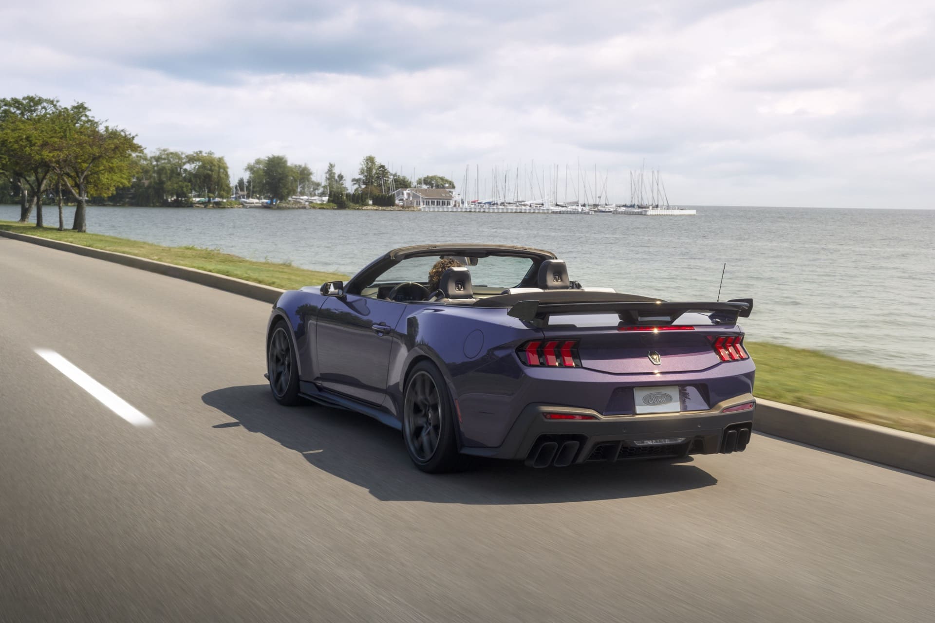 Ford_Mustang_Dark_Horse_SC_Convertible_21_137