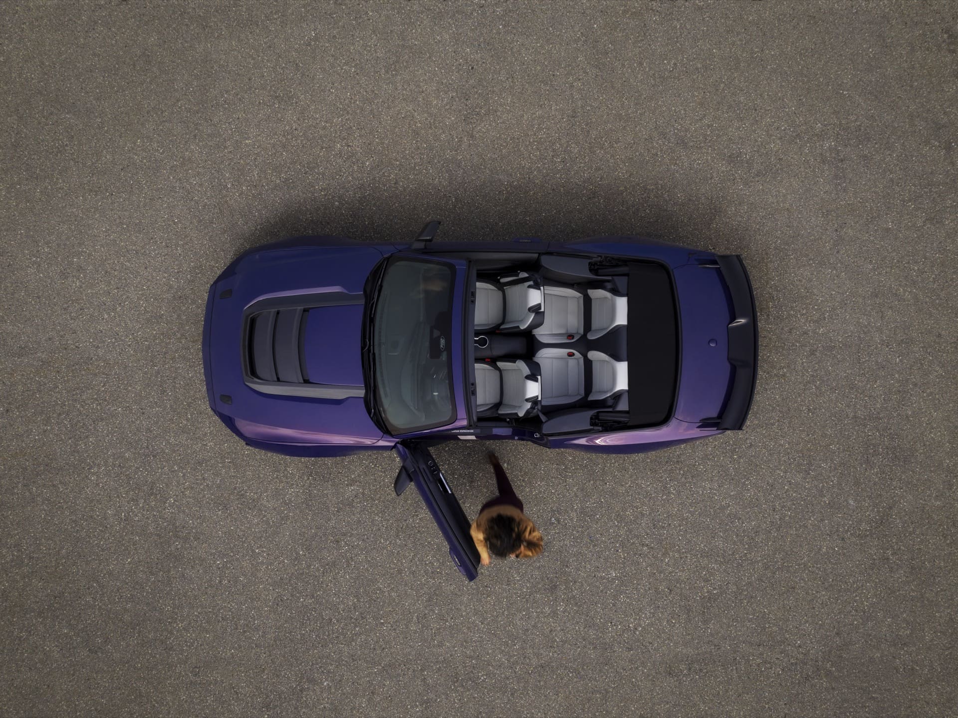 Ford_Mustang_Dark_Horse_SC_Convertible_3_125