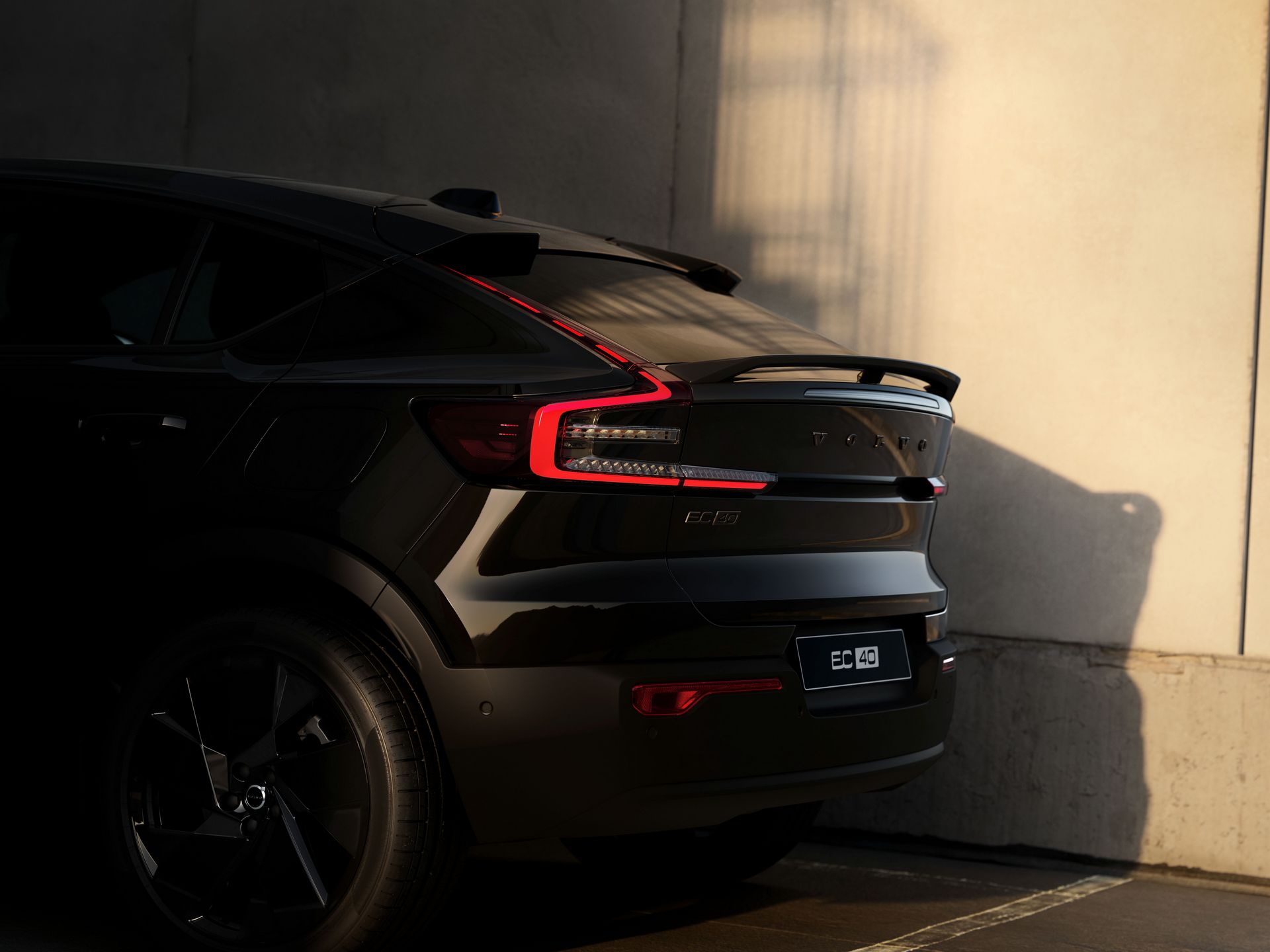 The_New_Volvo_EC40_Exterior_Detail_RearWordmark