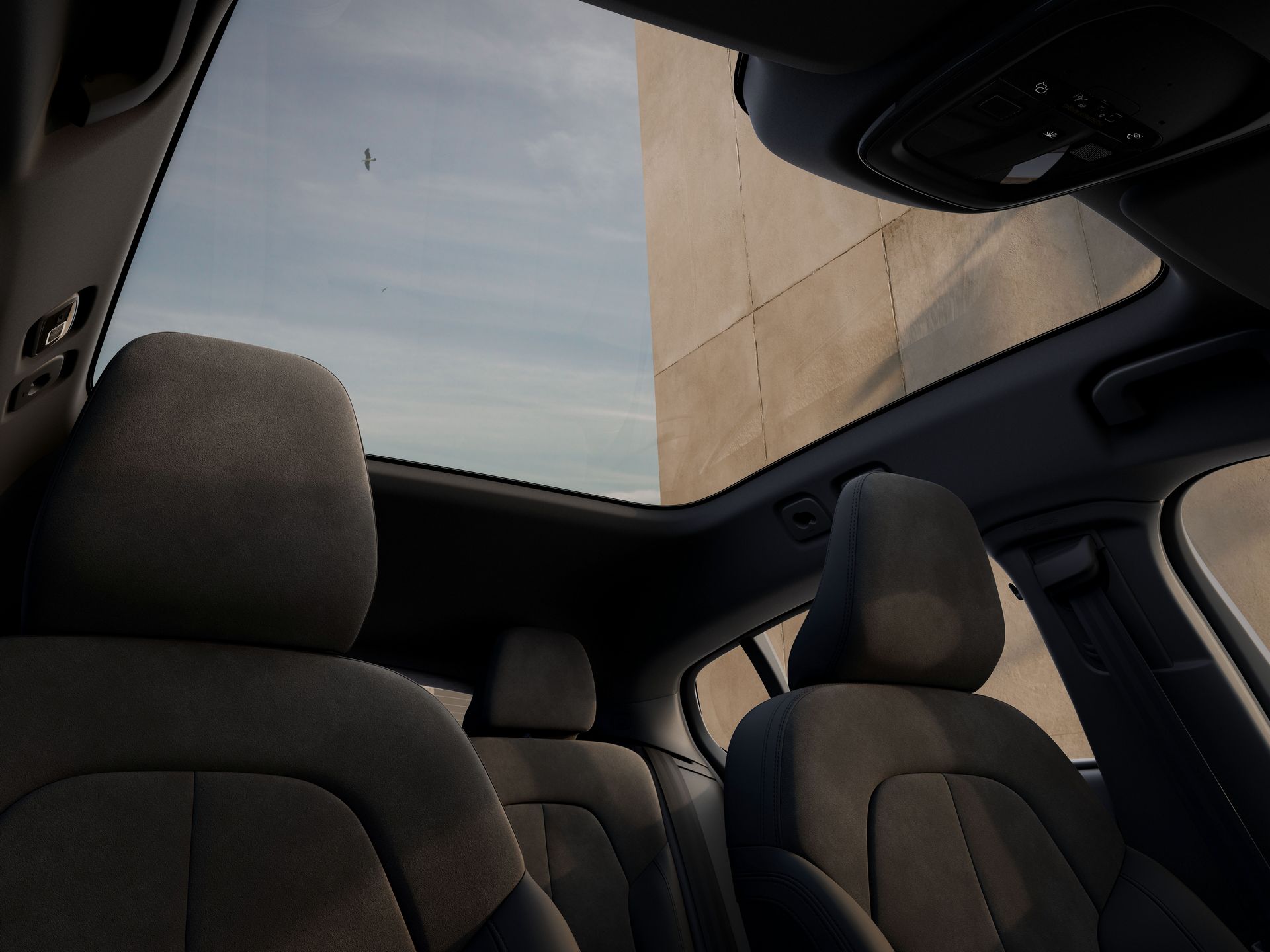 The_New_Volvo_EC40_Interior_Panoramic_Roof