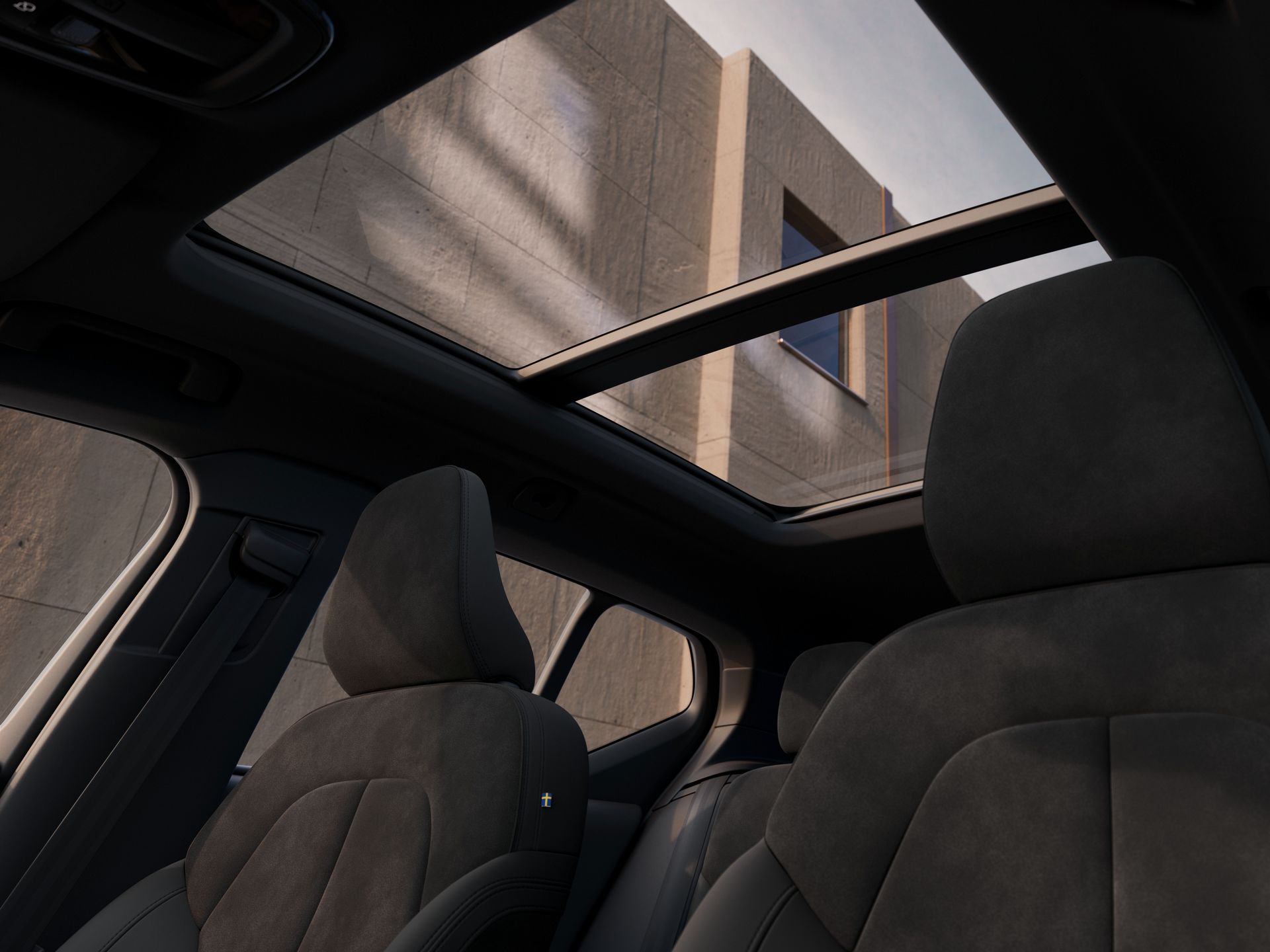 The_New_Volvo_EX40_Interior_Panoramic_Roof