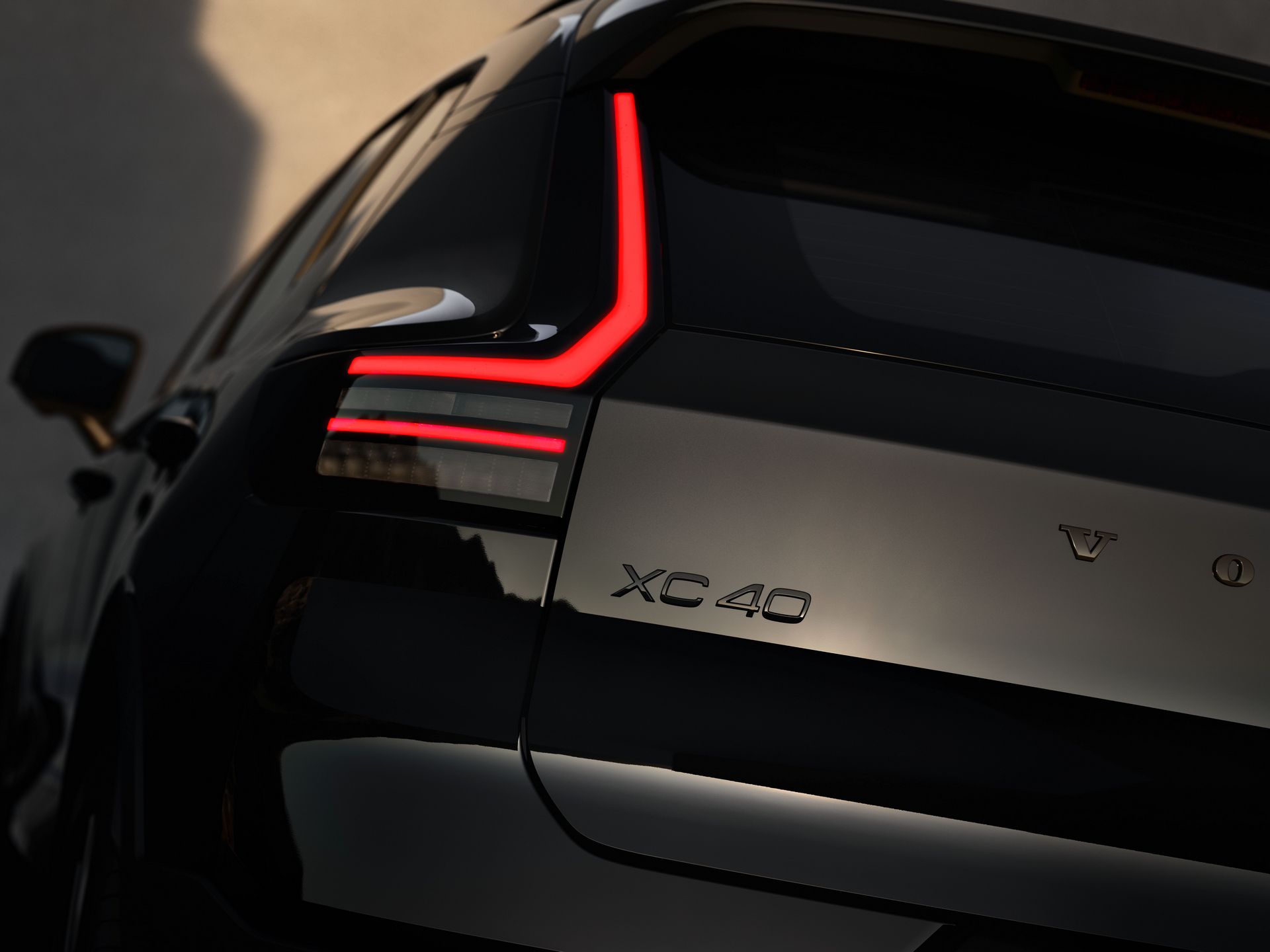 The_New_Volvo_XC40_Exterior_Detail_RearWordmark