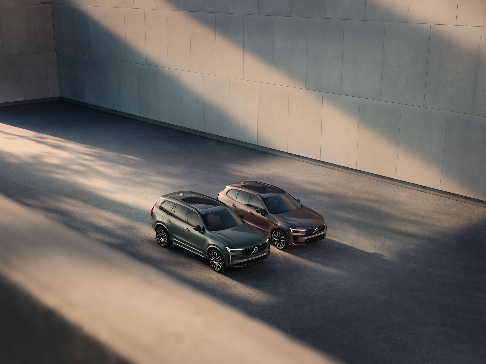 The_new_Volvo_XC60_and_the_Volvo_XC90_LR_DuoAngle02_HERO